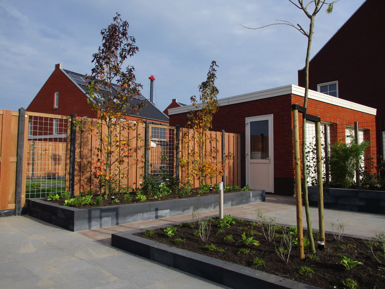 Moderne tuin verhoogde border plantenbak